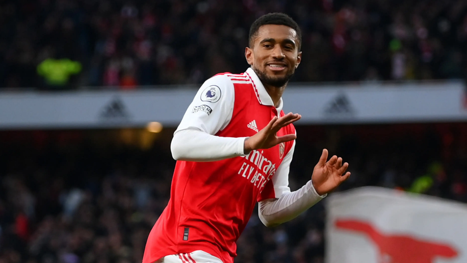 Bất ngờ với chữ ký đầu tiên của Arsenal trong Hè này.
